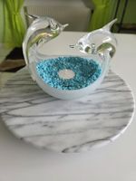 Glas-Delfin-Teelichthalter mit blauen Deko Steinen