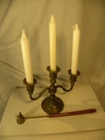 Antiker 3-armiger Kerzenständer mit Kerzenlöscher