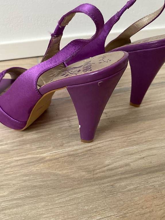 Damenschuhe: Lila glänzende Peeptoes Gr. 38 – Gebraucht aus Hausen AG von corinne_g 1
