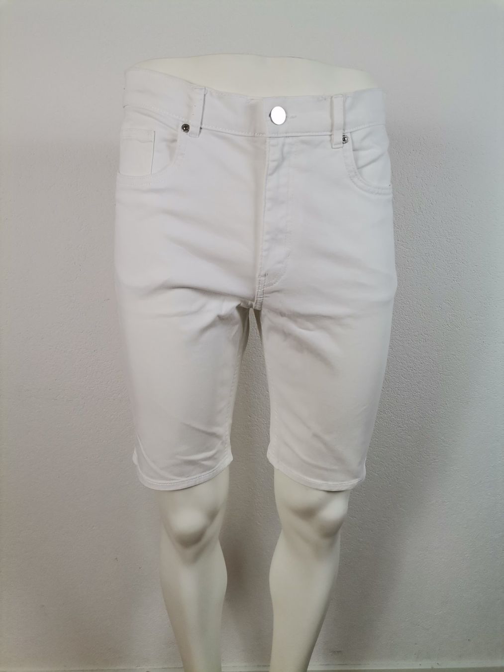 H&M Pantaloni: H&M Herren Shorts Weiss – Usato da Schaffhausen venduto da Restwert_SH 1
