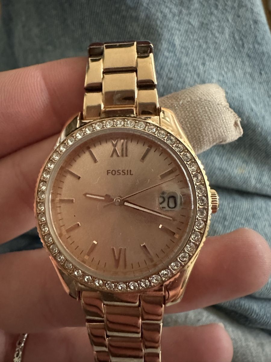 Fossil Orologi: Fossil Damenuhr, Roségold, mit Steinen – Nuovo (secondo la descrizione) da Liestal venduto da masxhi22