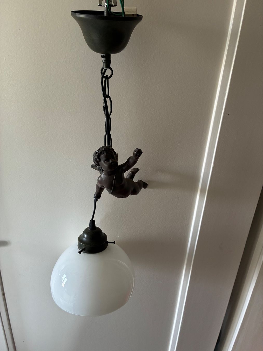 Lampade: Hängeleuchte / Lampe mit Putto – Usato da Zürich venduto da Mauersegler 1
