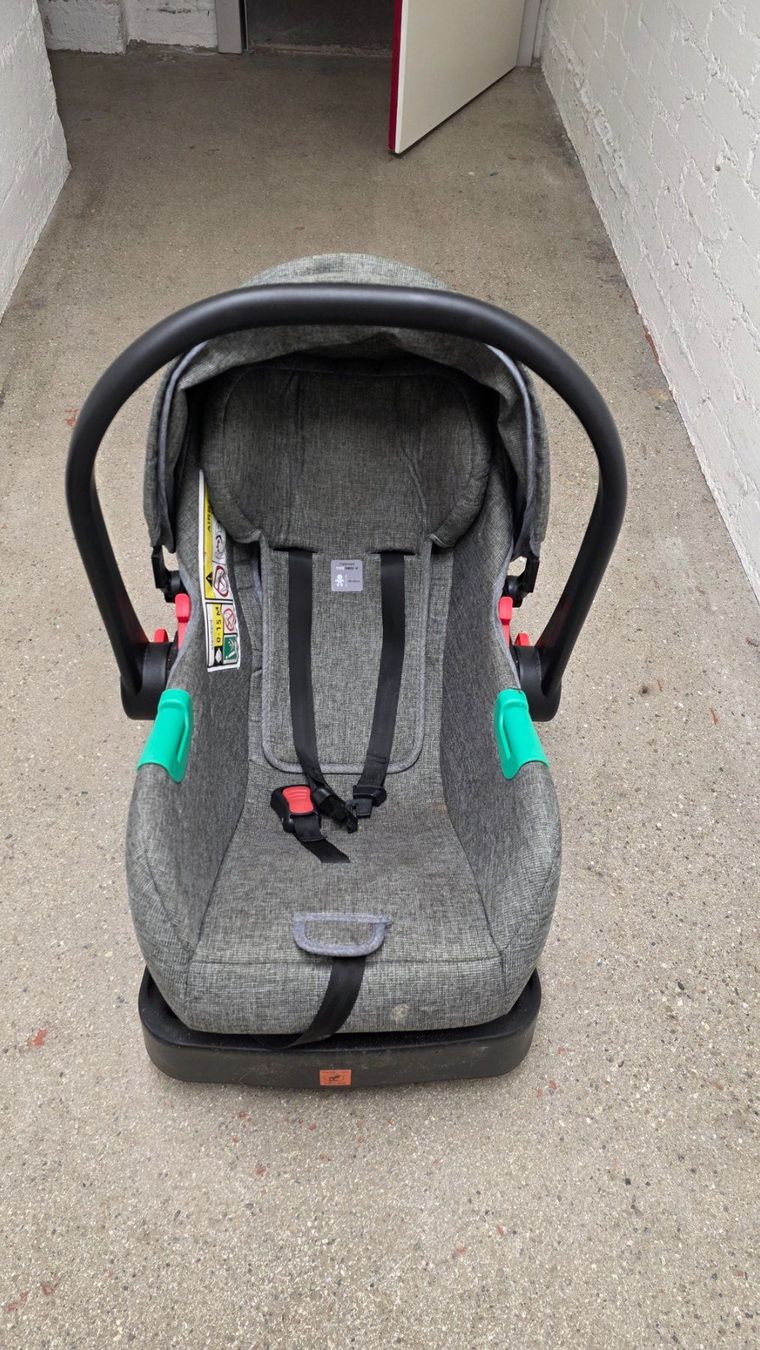 Maxi-Cosi Seggiolini per auto: Maxi Cosi Schale mit Isofix – Usato da Zürich venduto da Mischu_1985 1