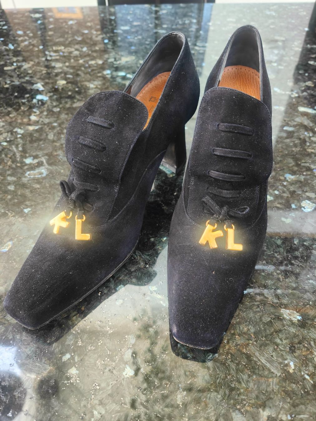 Karl Lagerfeld Damenschuhe: Pumps – Gebraucht aus Zürich von Mumpfi9