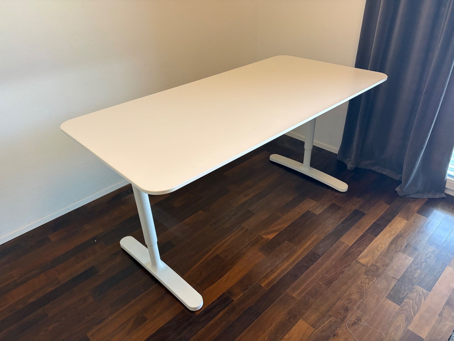 Schreibtische: Bürotisch – Gebraucht aus Lüsslingen von Peghi