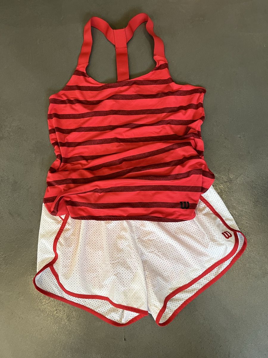 Wilson Top: Joggingdress, Wilson – Nuovo (secondo la descrizione) da Duggingen venduto da simonmuriel
