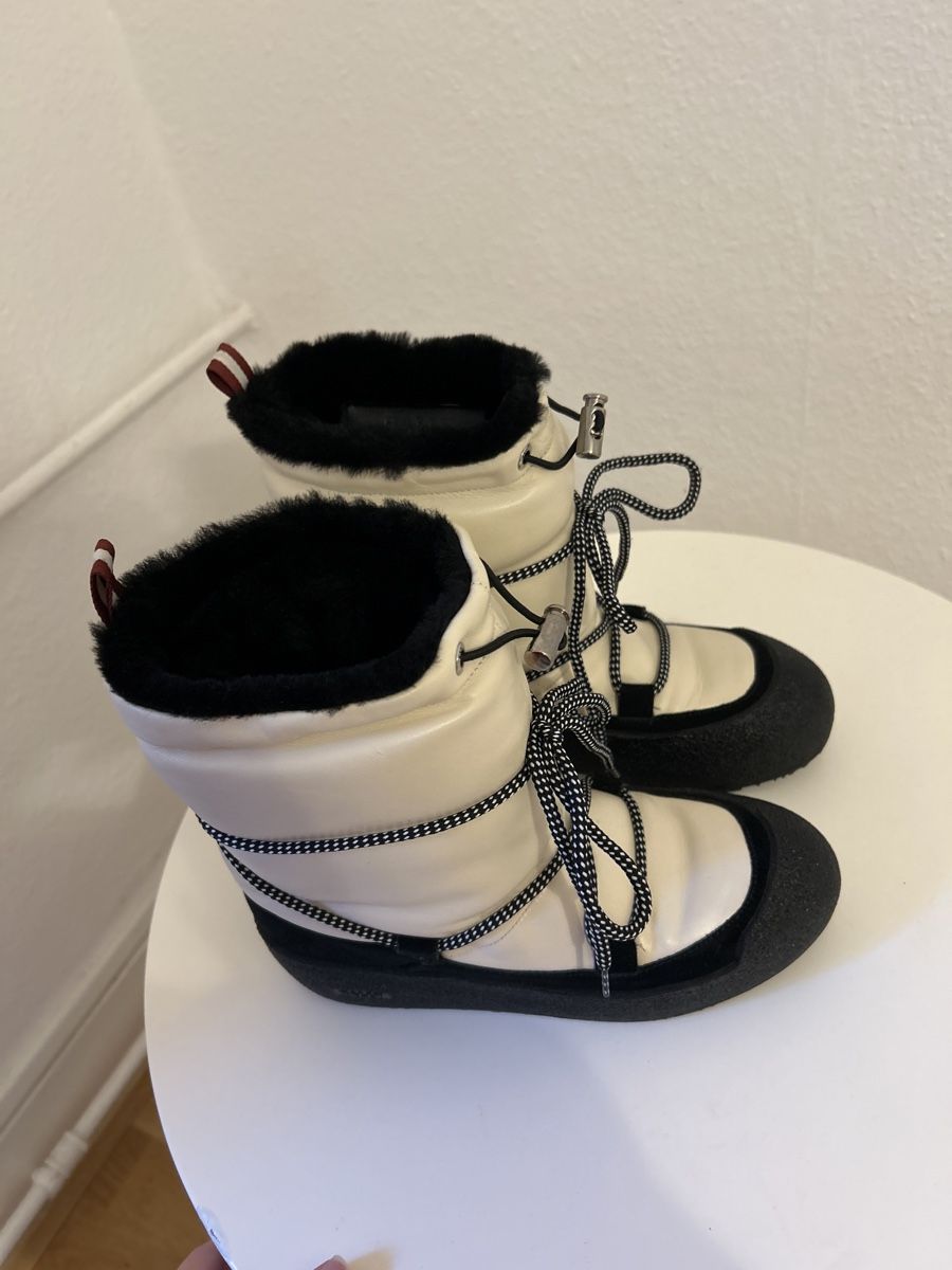 Bally Damenschuhe: White leather Bally boots lined with fur in size 37 – Neu und originalverpackt aus Genève von TreasureChest 4