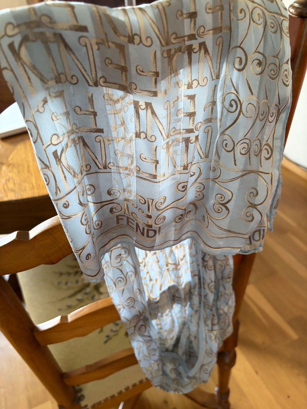 Fendi Foulard & Sciarpe: Fendi Silk Scarf - Vintage – Usato da Luzern venduto da AM2nd