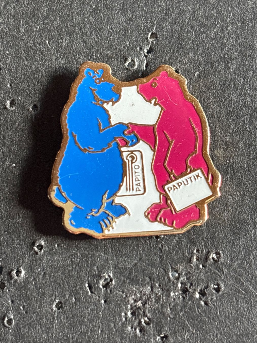 Placchette & Badge: Pin Bären Paputik – Usato da Lützelflüh-Goldbach venduto da NicoleL.
