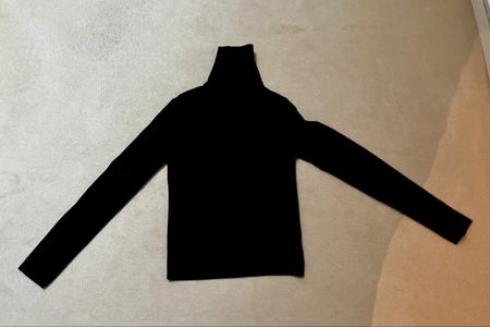 Black Roll Neck, Marke Object