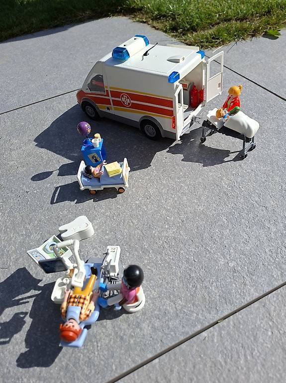Jouets: Playmobil Krankenauto-Set – D'occasion à Landquart par rofo29