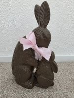 Dekorationsfigur für Ostern "Hasenmutter küsst Kind" - NEU