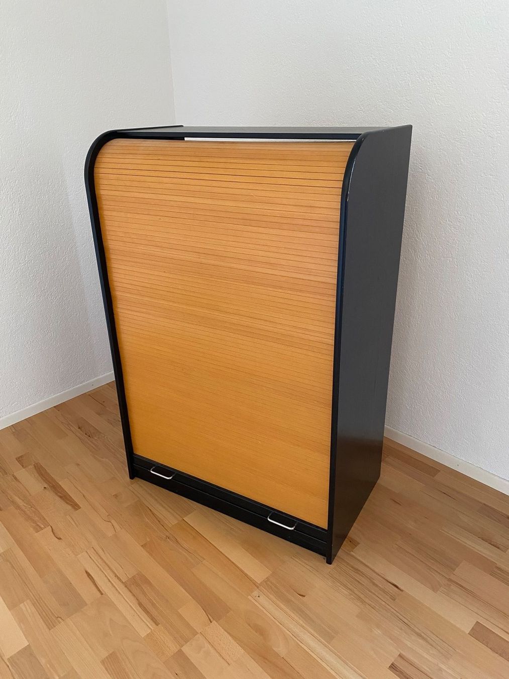 Armadi: Rollladenschrank – Usato da Bern venduto da TiSto