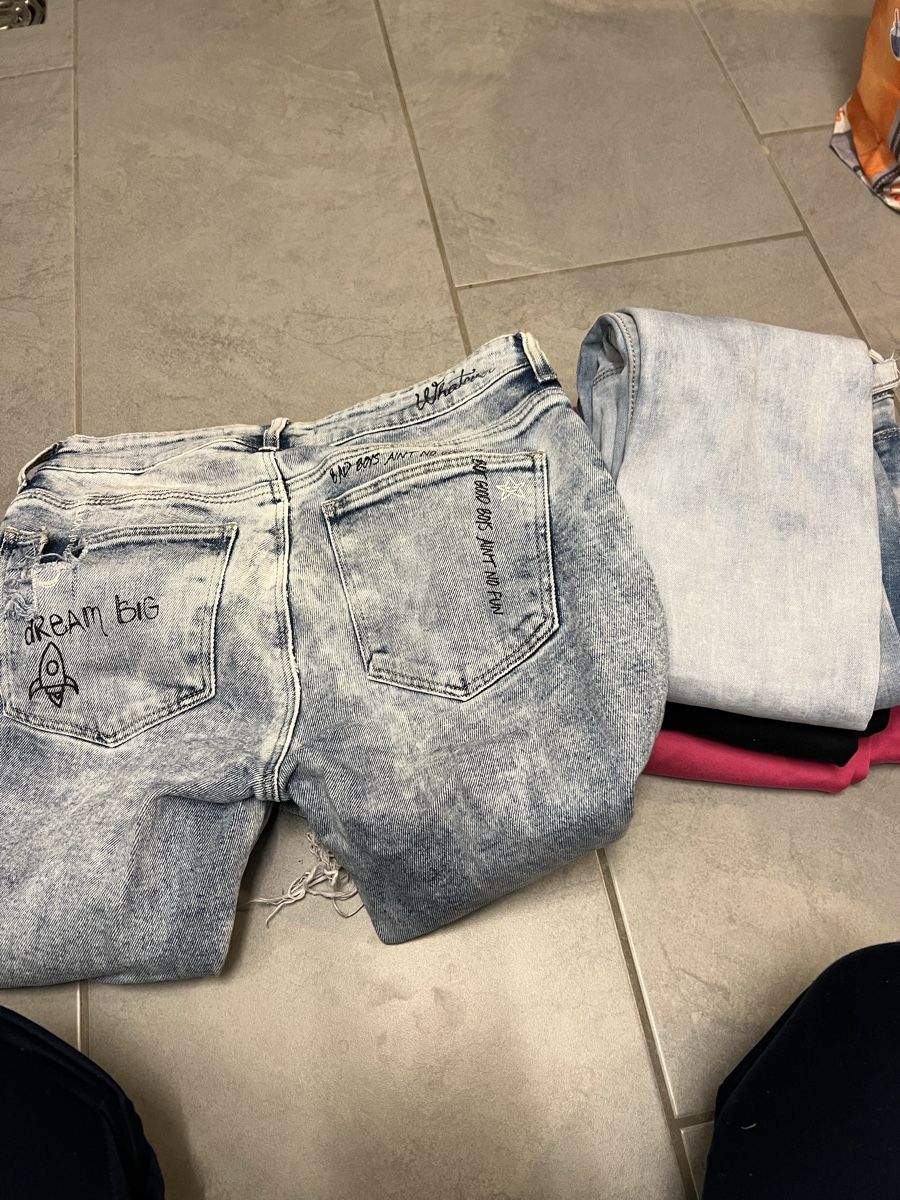 Kleiderpakete: 3 Stück Jeans & 1 Stück Hose – Gebraucht aus Oberentfelden von Dianaaaaaa 3