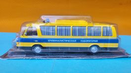 Zil Junost Service antidrogue russe 1:43 DeA