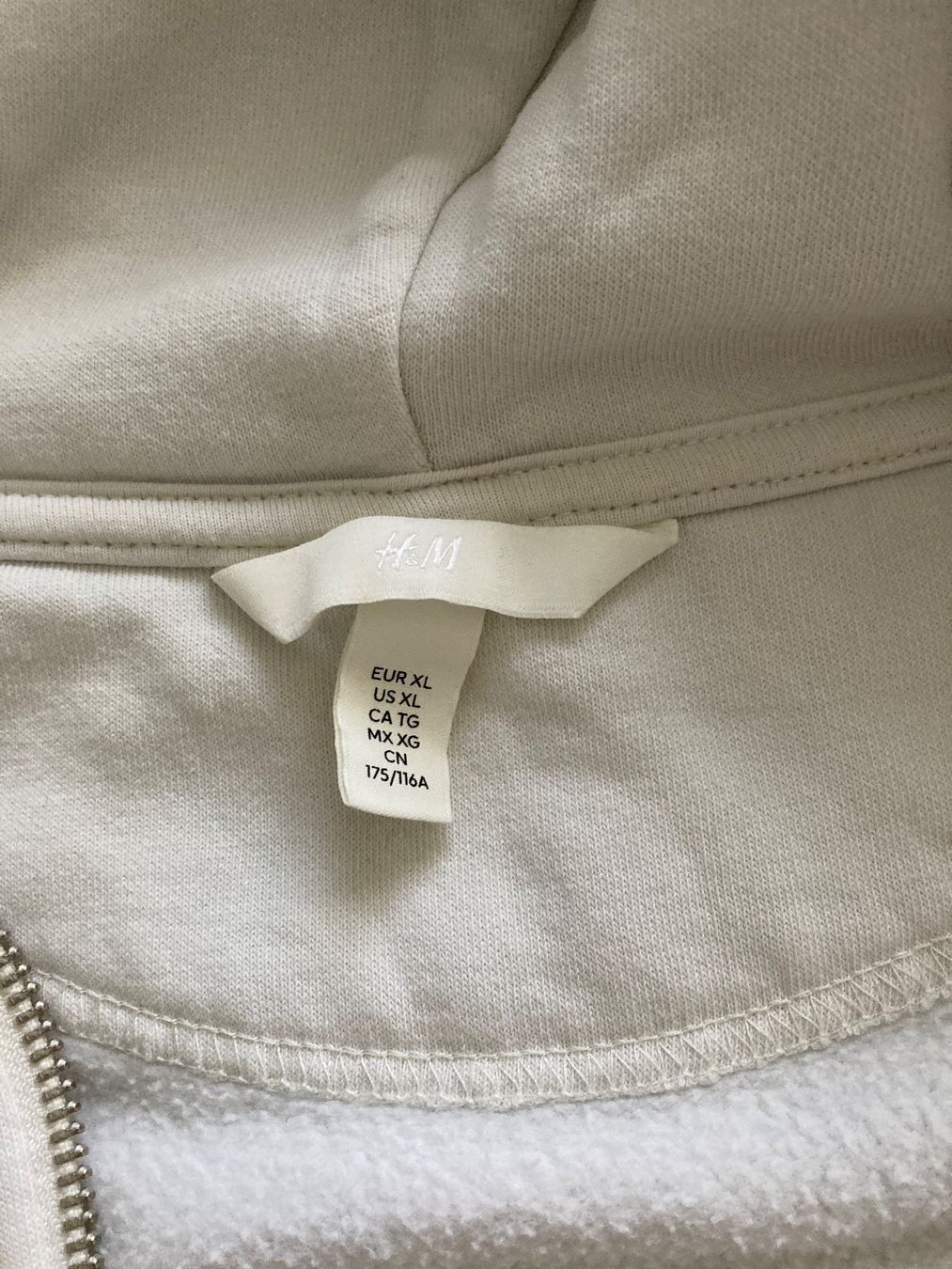 H&M Pullover & Sweatshirts: H&M Pull Sweat à capuche XL Blanc – Gebraucht aus Genthod von daz_world 1