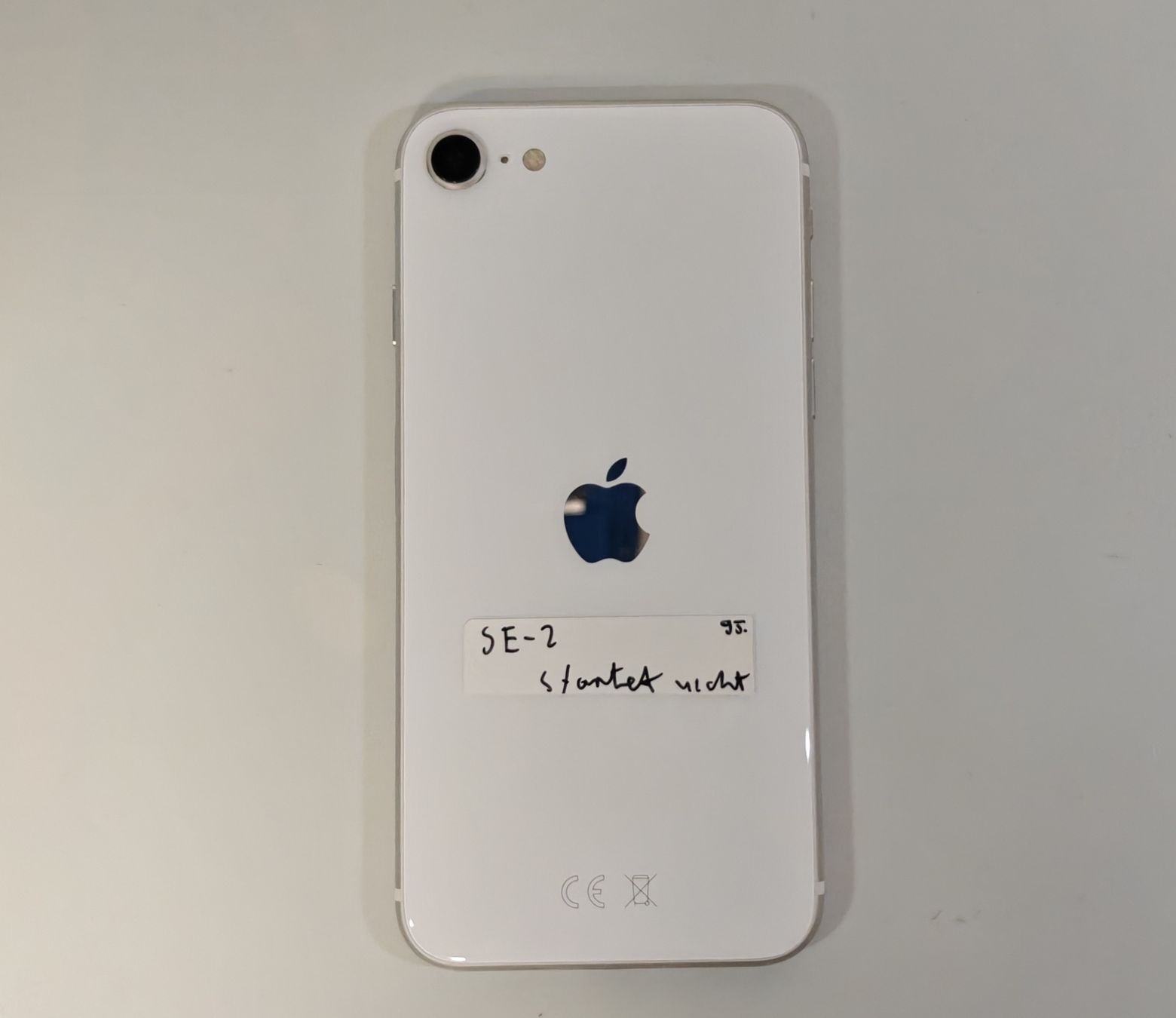 Apple Telefoni cellulari / Smartphones: iPhone SE 2020 weiss – Usato da Ehrendingen venduto da Rocky985 1