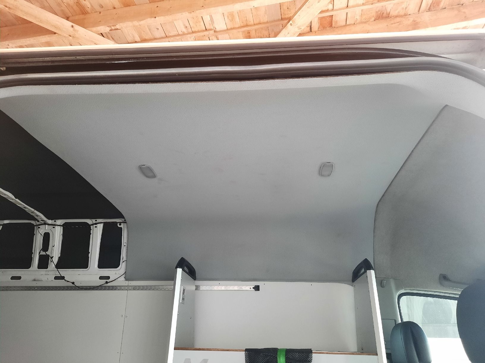 Mercedes-Benz Tutti i ricambio: Innenhimmel Sprinter / VW Crafter – Usato da Zofingen venduto da Migiskau