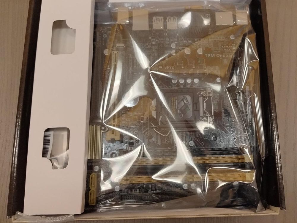 ASUS Q87 M-E Lga 1150 (Neu und originalverpackt) in Collombey