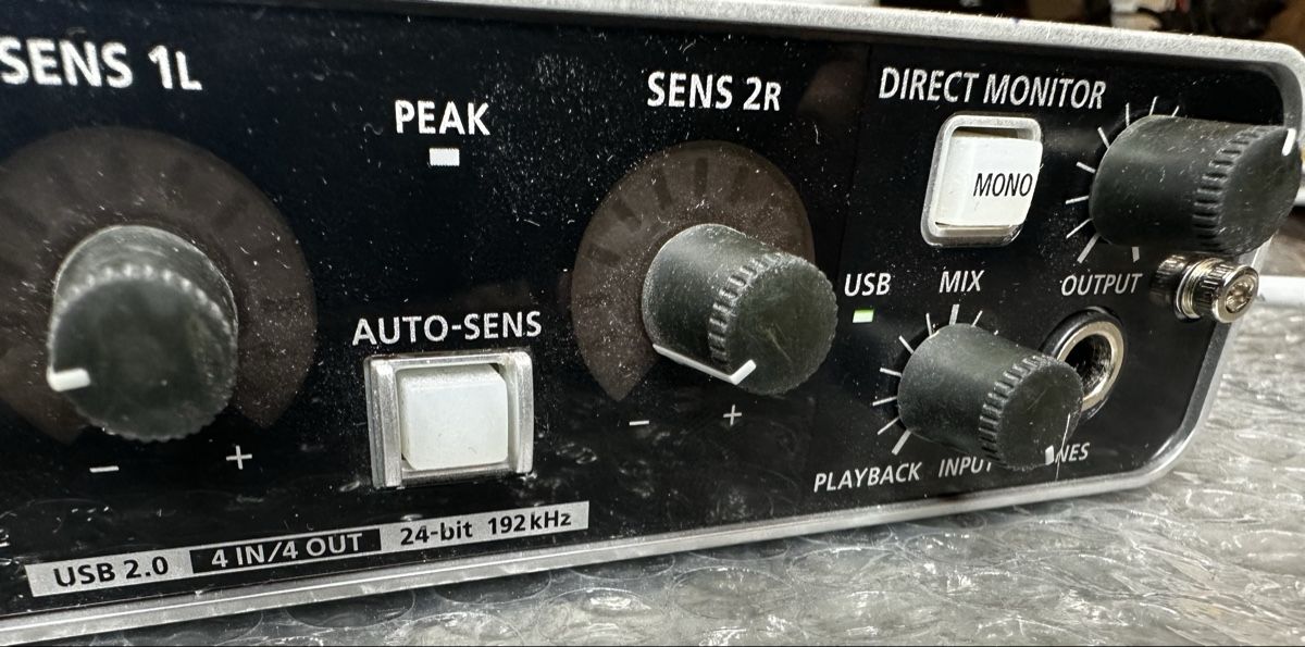 Roland Attrezzatura per studi di registrazione: Roland Quad-Capture Audio Midi Interface – Usato da Zürich venduto da deftwow 2