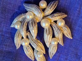 Vintage TRIFARI USA signierte Brosche, NEU
