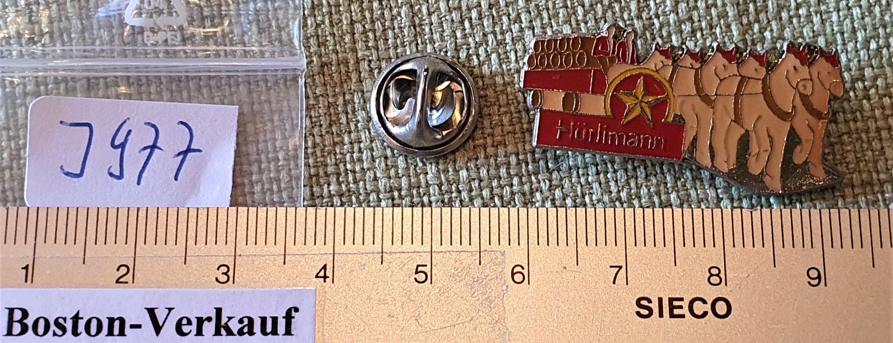 Placchette & Badge: J977 Pin Hürlimann Bier Pferdewagen – Usato da Reinach BL venduto da Boston-Verkauf 1