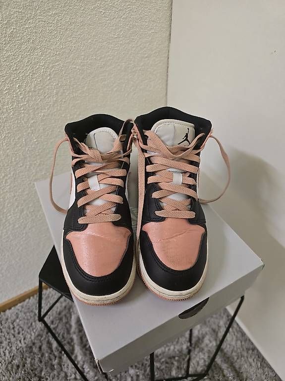 Scarpe da donna: Nike Air Jordan Rose/Schwarz – Usato da Herisau venduto da and_zky9 1