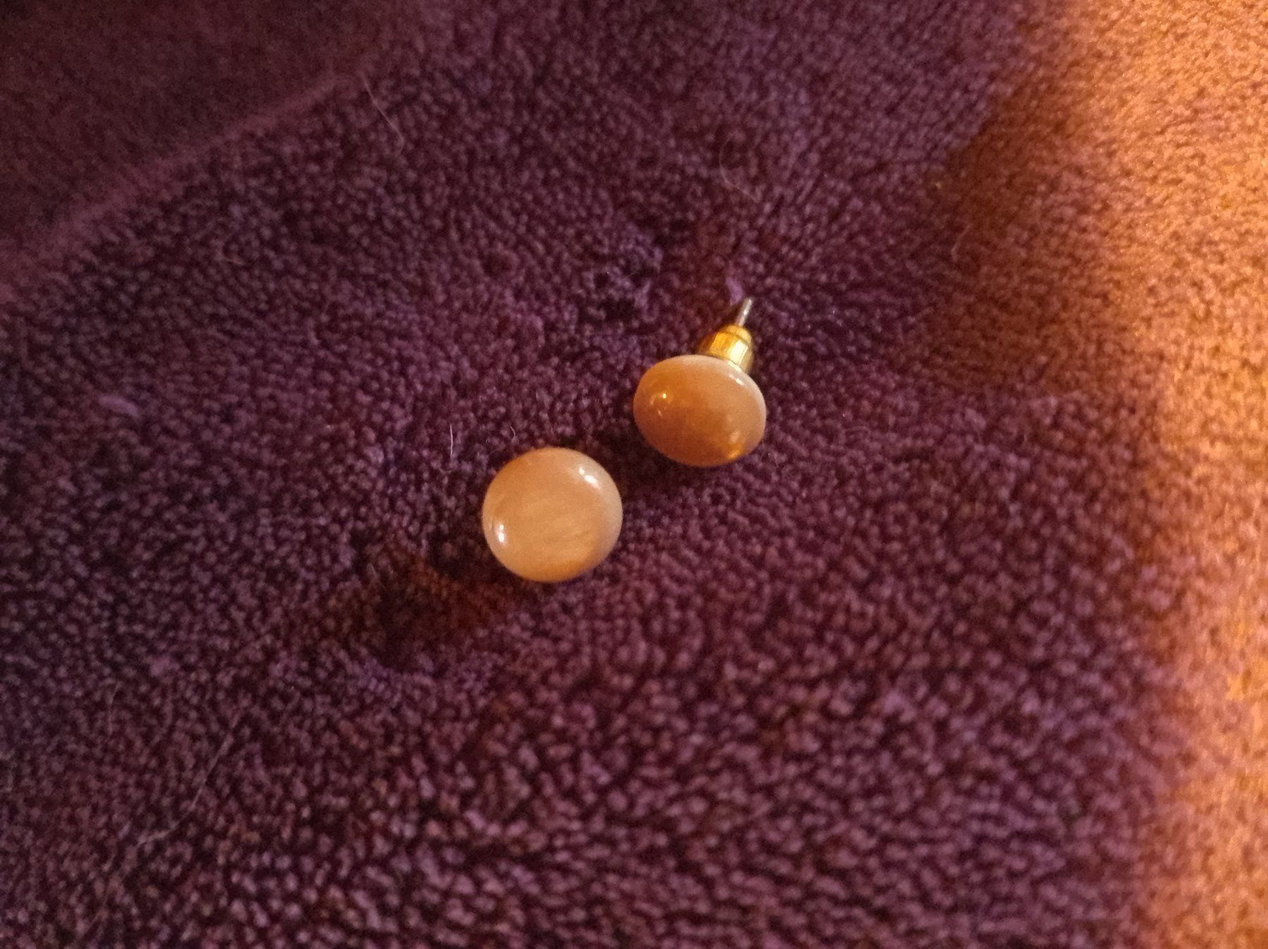 Ohrringe & -stecker: Clous d'oreilles bruns – Gebraucht aus Gumefens von izalala