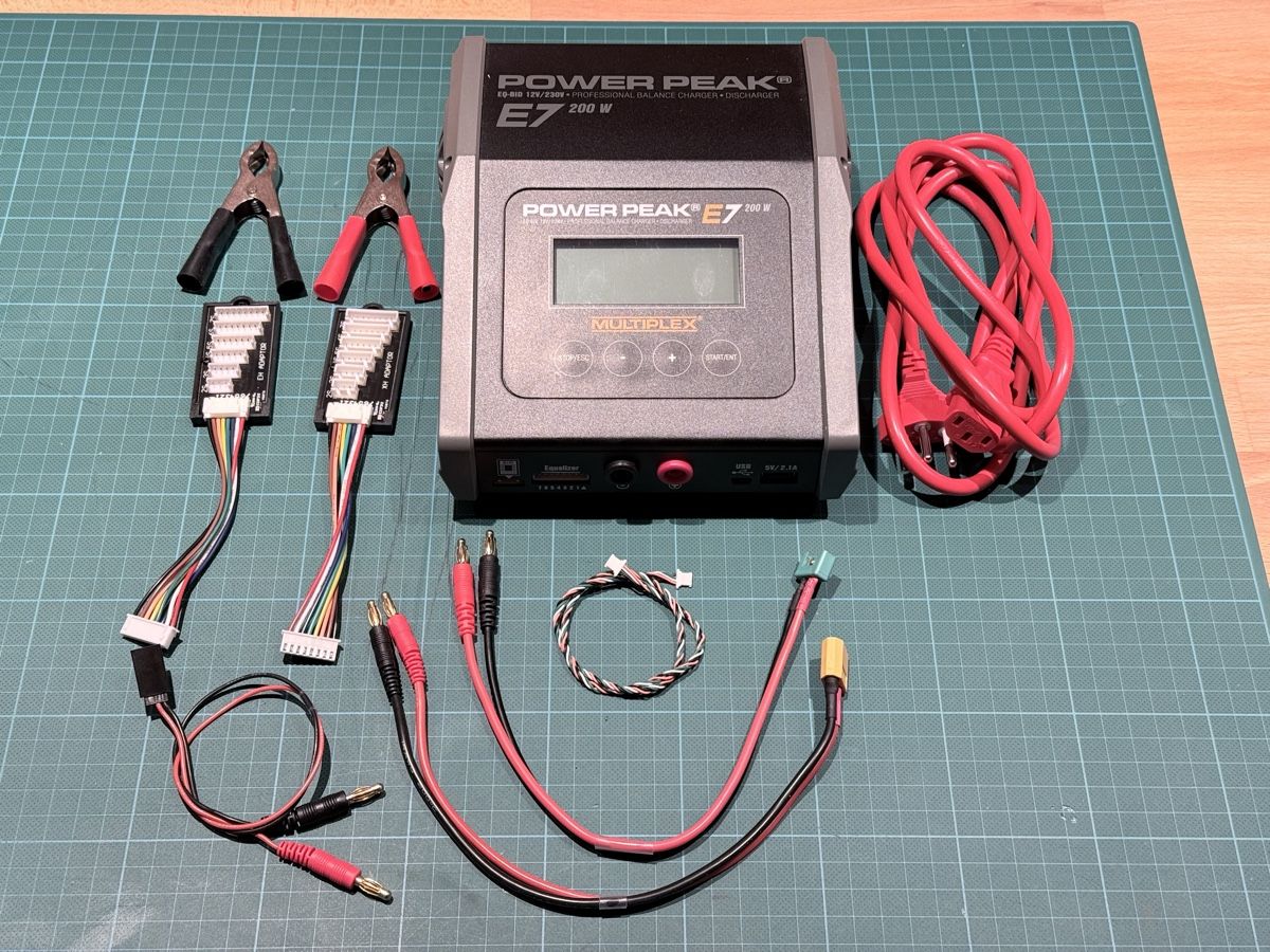 Multiplex Accus, Chargeurs & Blocs d'alimentation: Multiplex Akku-Ladegerät multifunktional Powerpeak E7 – D'occasion à Sargans par Basebleed