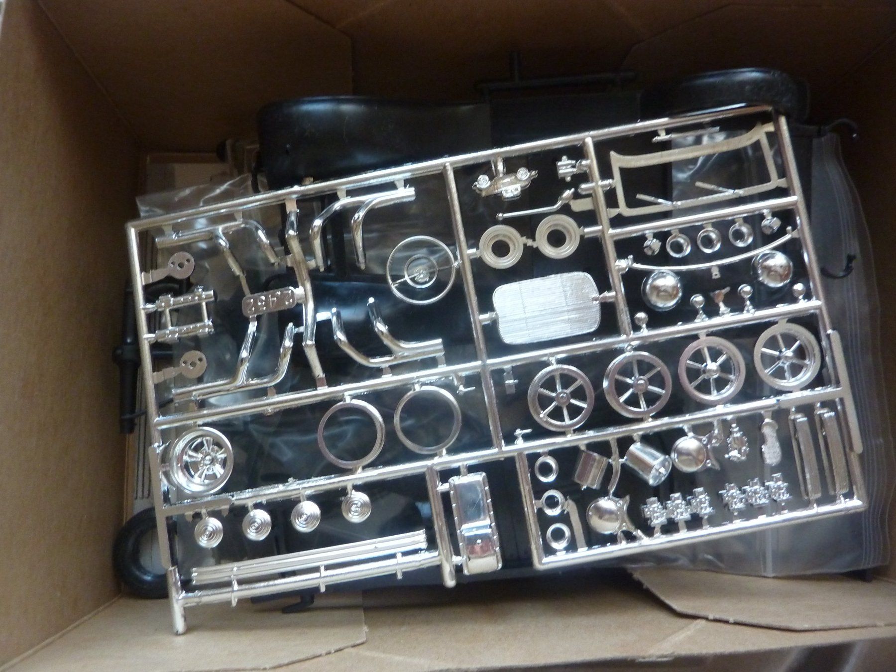 Kit di modellismo & Modellini statici: 32 FORD BONNIE & CLYDE – Nuovo e nell'imballaggio originale da Balsthal venduto da bouteliee 3
