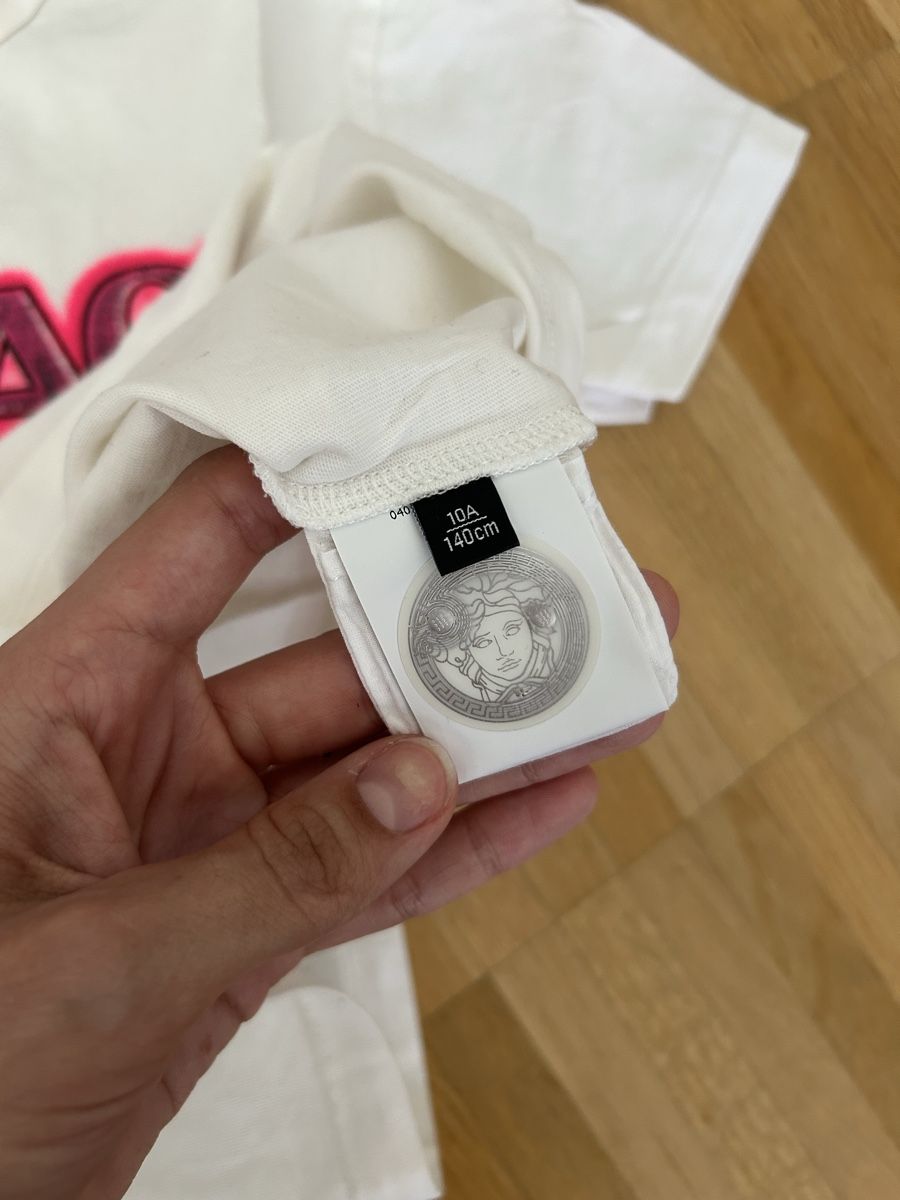 T-Shirts: VERSACE Baby Tee  – Gebraucht aus Basel von alinee_sophiee 2