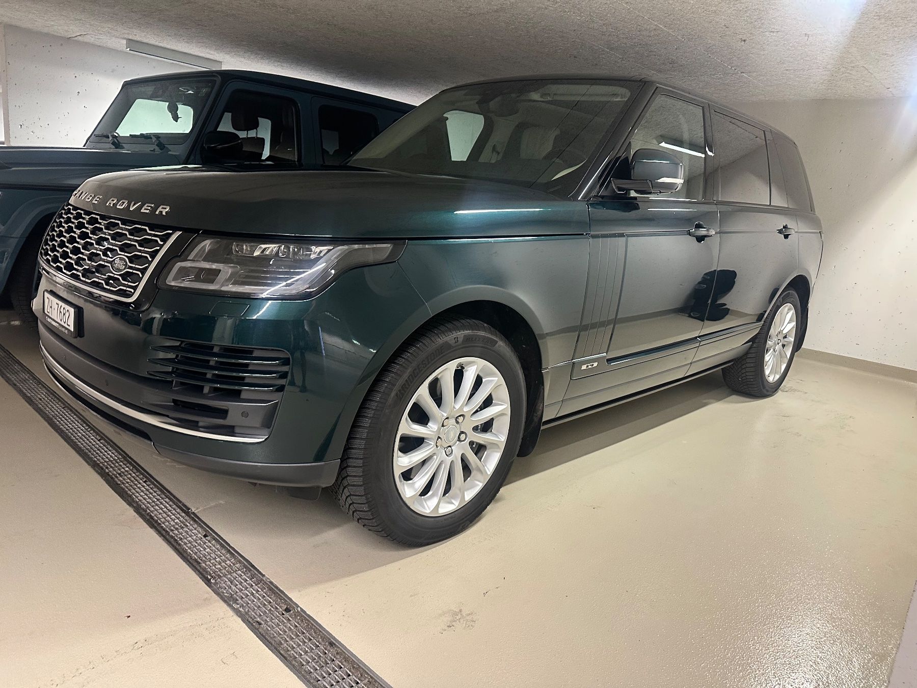 Land Rover Automobili: Range Rover LWB - long wheel base - flag car – Usato da Baar venduto da Famaventures 1