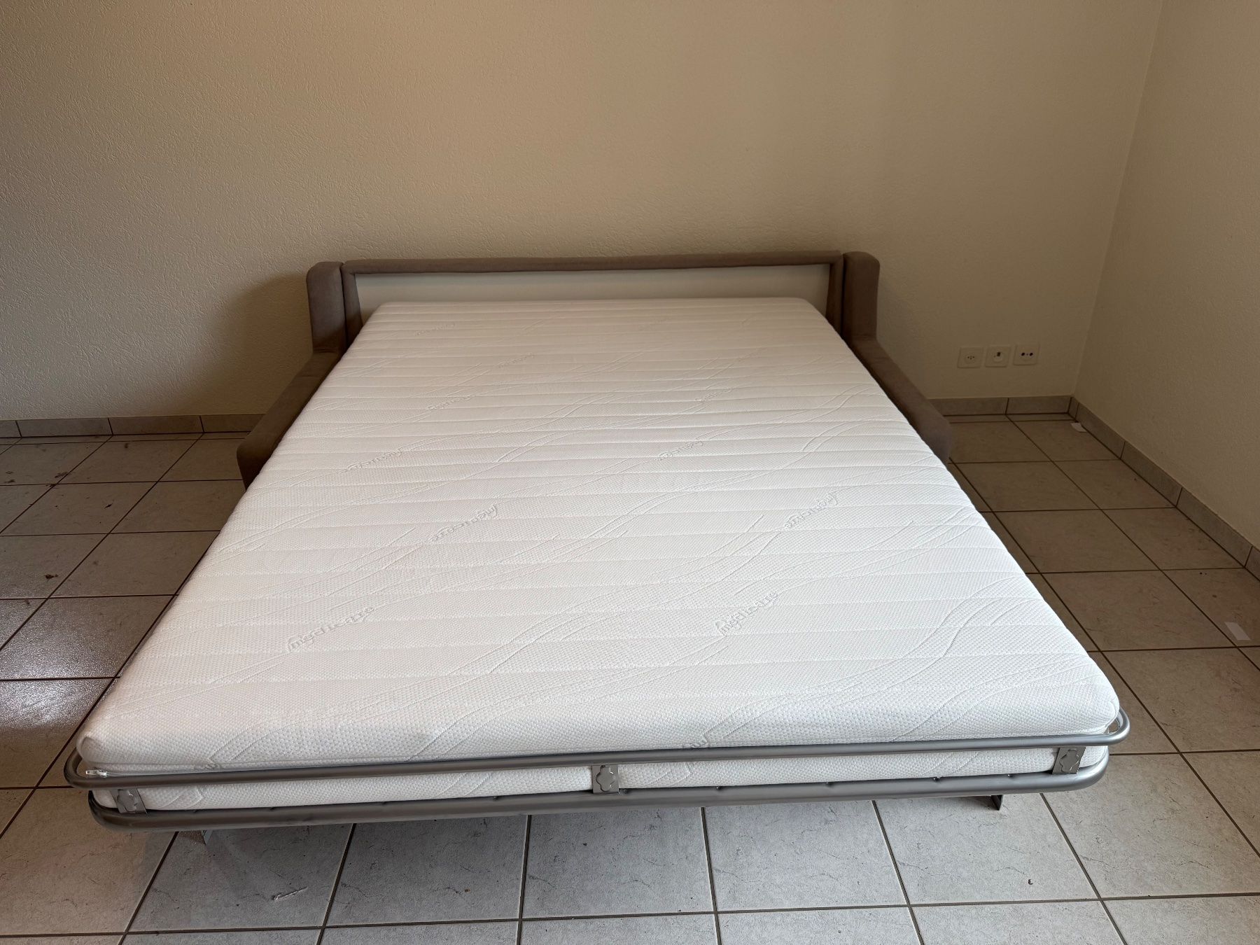 Livique Sofas: Bettsofa grau – D'occasion à Beinwil am See par Msunneschin 4