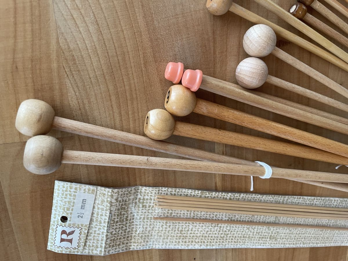 Nadeln: Stricknadeln aus Holz – Gebraucht aus Rümlang von euqinom16 2