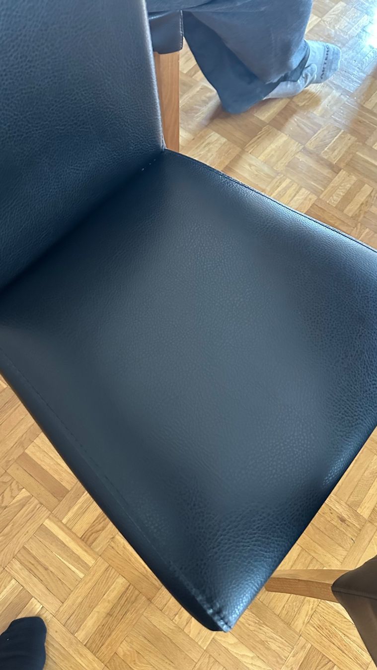 Sedie: 8 Schwarze Lederstühle – Usato da Hombrechtikon venduto da Stromerzwergli 5