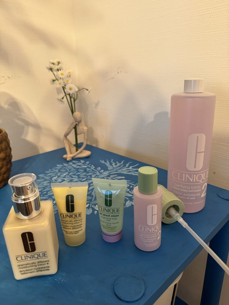 Clinique Cura del viso: Clinique Skincare Set – Nuovo (secondo la descrizione) da Bern venduto da mystyle_bern
