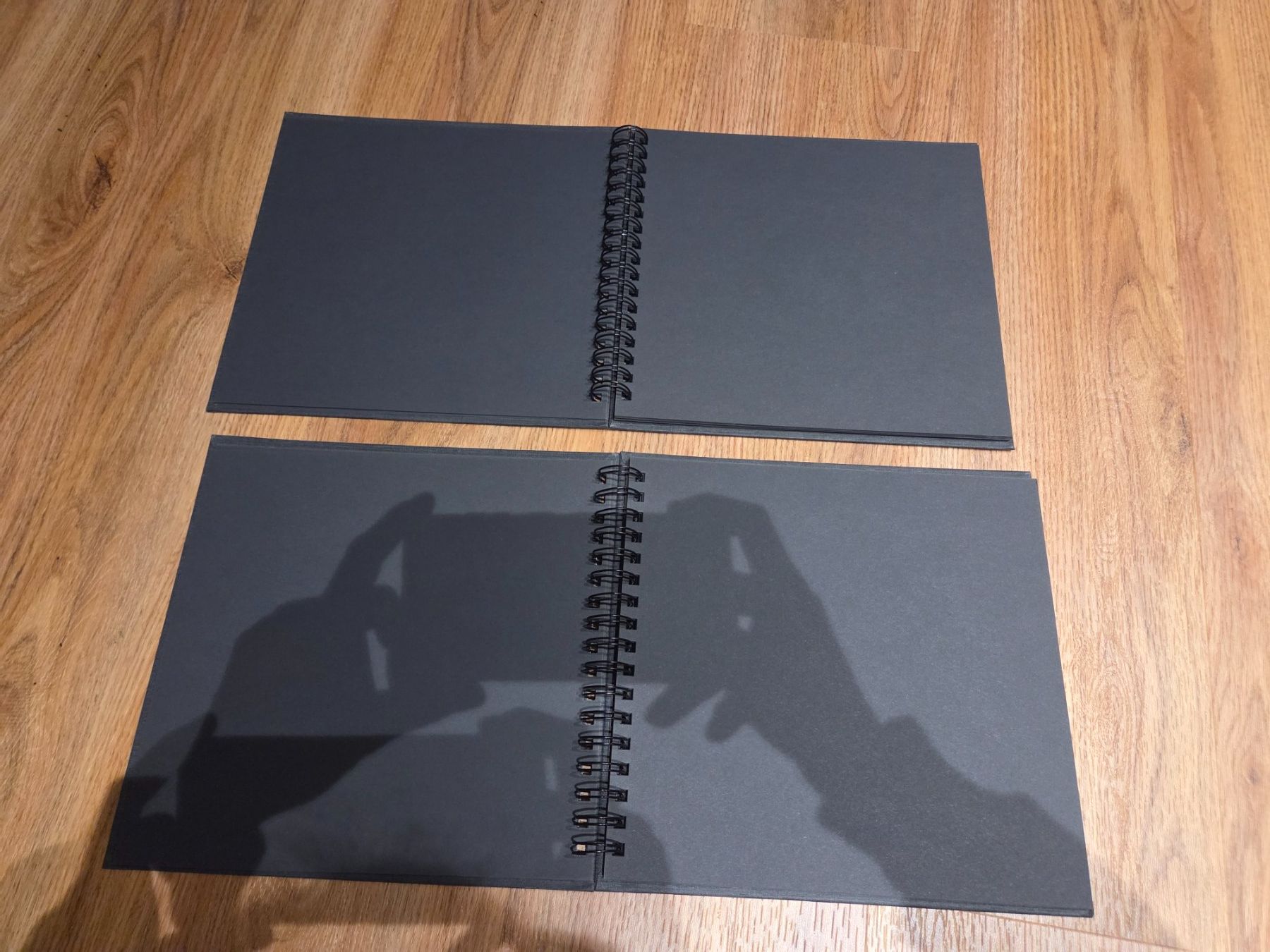 Album: 2x Leinenspiralalbum, Ringbuch schwarz – Nuovo (secondo la descrizione) da Heinrichswil venduto da frankie19860 1
