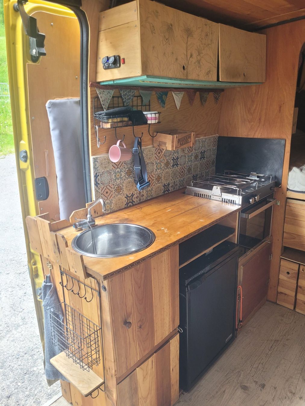 Renault Veicoli da campeggio: Renault Master aménagé L3H2 2.5 DCI120 – Usato da Haute-Nendaz venduto da Veu-Ju97 3
