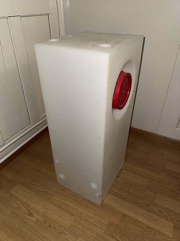 Abbeveratoi e trogoli: Universeller 68L Wassertank Neu – Usato da Gossau SG venduto da snorrg 2