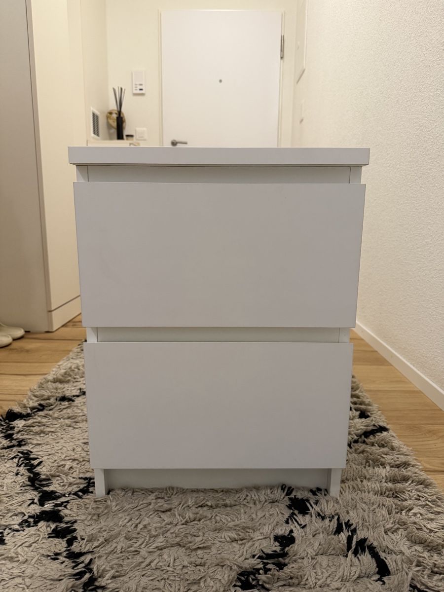 Tables de nuit: IKEA Nachttisch weiss – D'occasion à Schaffhausen par NikyNov 1