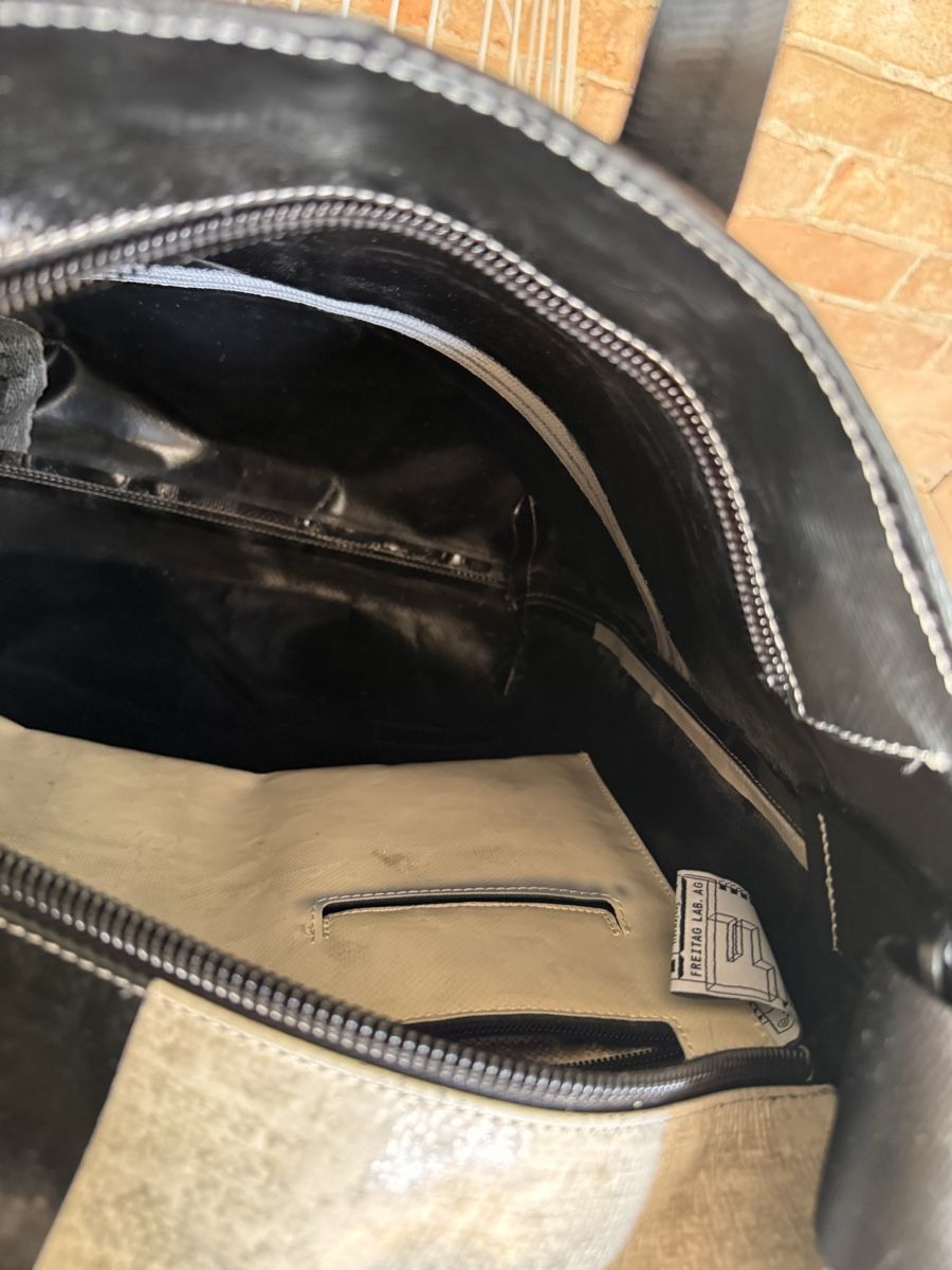 Taschen: Freitag F203 Bob / Black and white – Gebraucht aus Arsiè von Marydema76 7