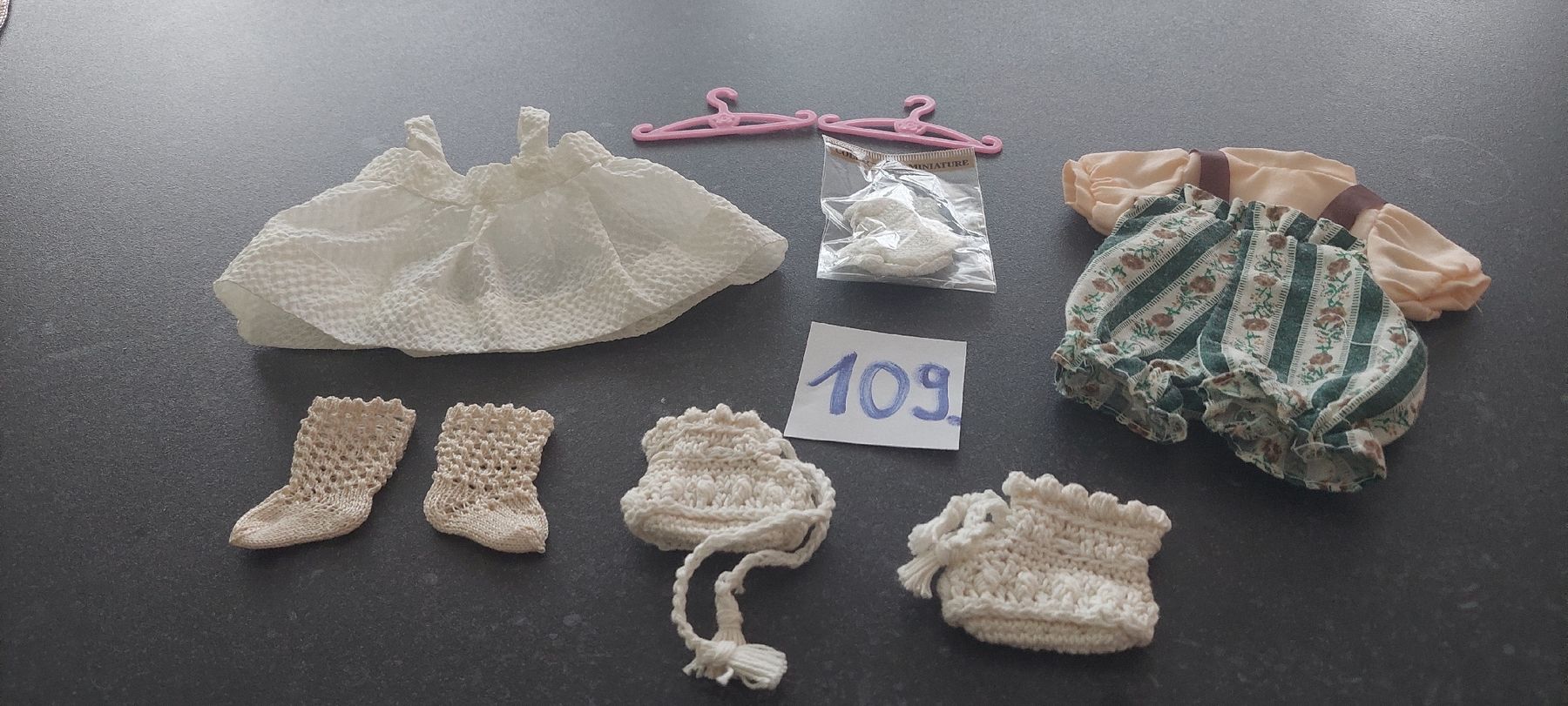 Puppen: Kleine Puppenkleidchen  – Gebraucht aus Muri AG von nindo1