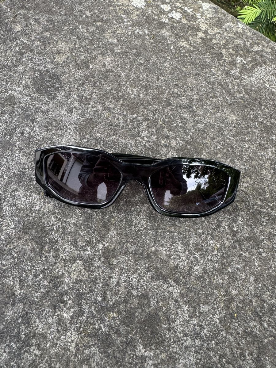 Versace Occhiali & Lenti: Versace Medusa Sunglasses Black Luxury – Usato da Effretikon venduto da rus_2l2p