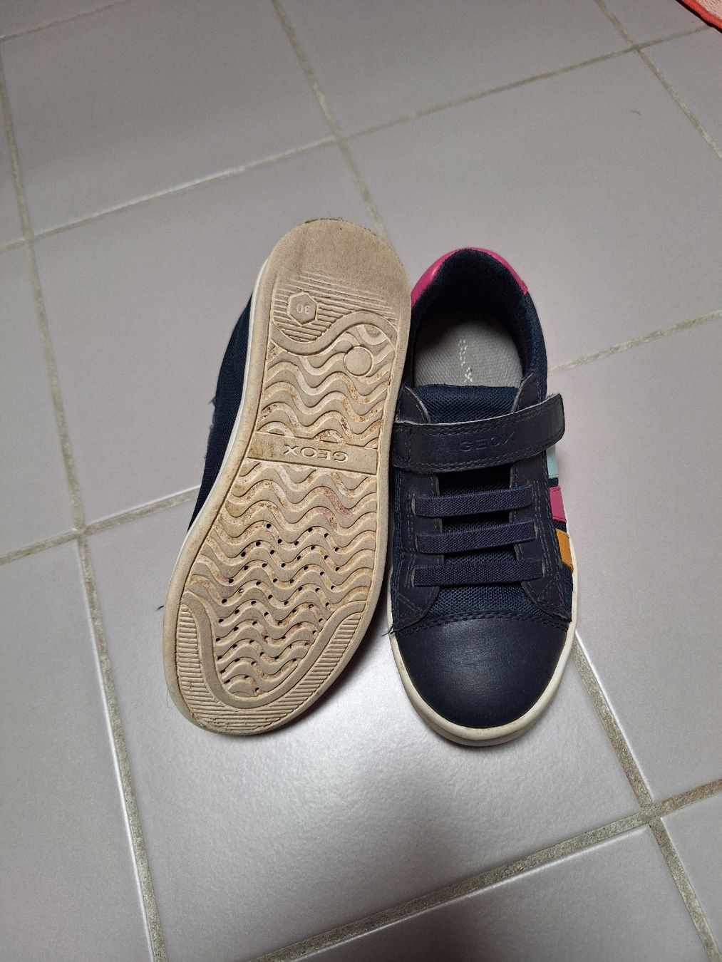 Geox Scarpe per ragazze: Geox Sneaker Grösse 30 – Usato da Sissach venduto da Nothing123 2