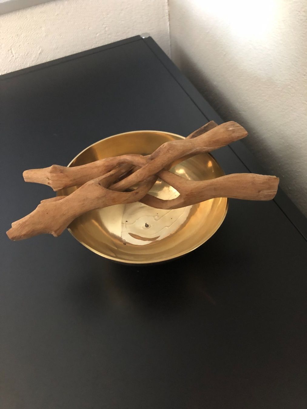 Ciotole: Dreibeinhalter aus Holz mit Messingschale – Usato da Samstagern venduto da TAAF 5