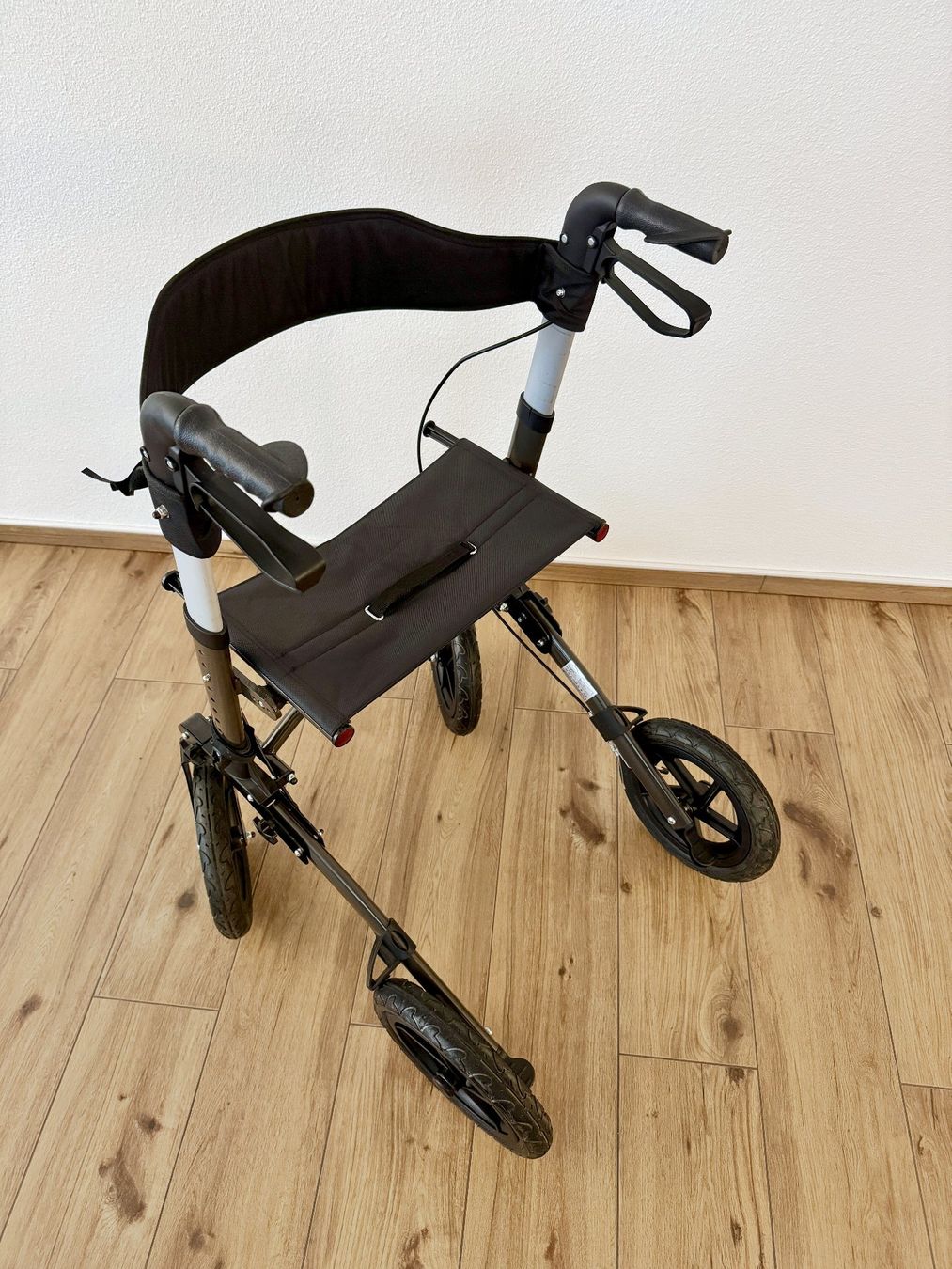 Aides à la marche: Rollator faltbar mit Sitzmöglichkeit – D'occasion à Uetikon am See par kralweb 3