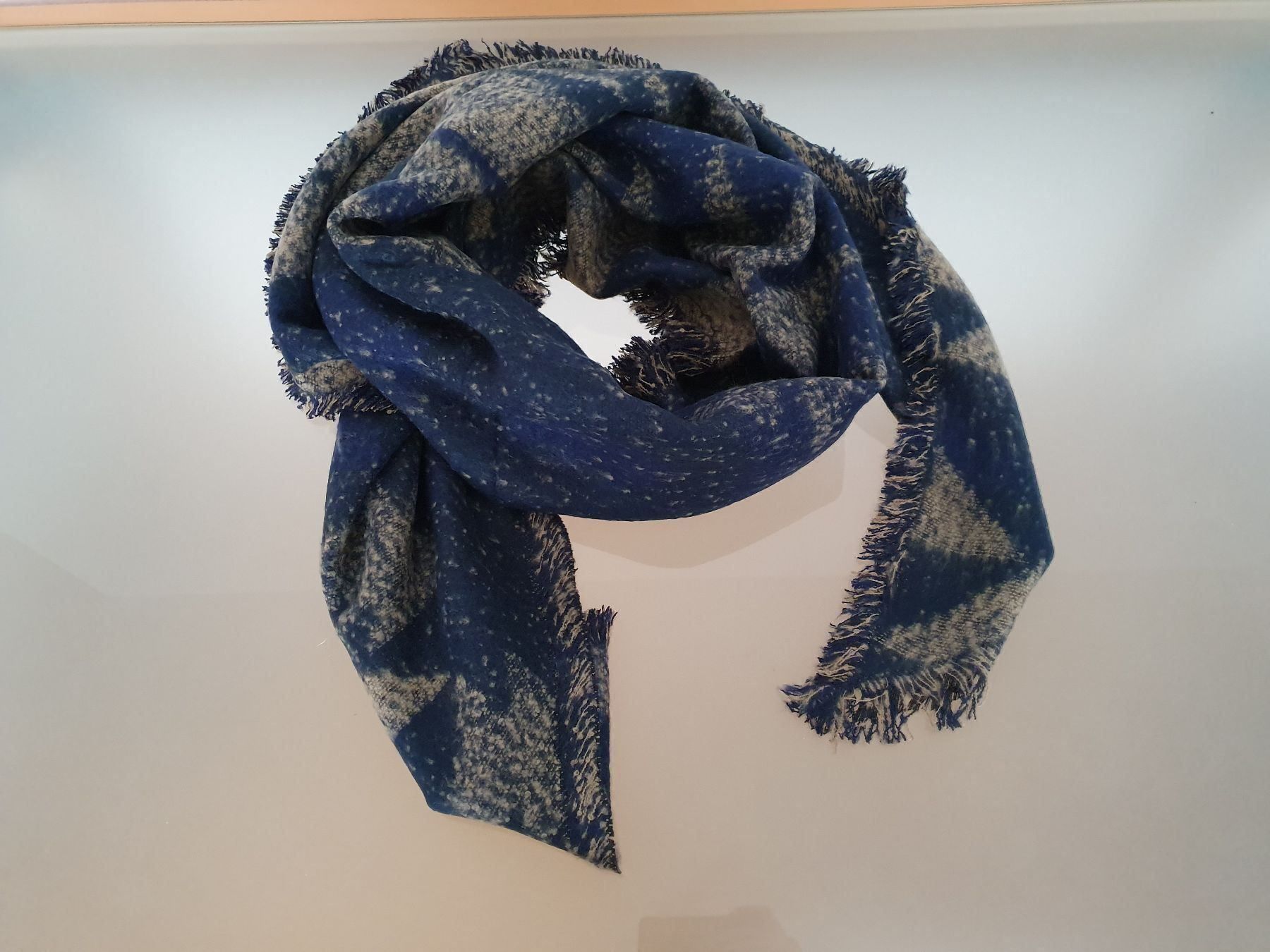 Foulard & Sciarpe: Schal mit Ethno- / Muster-Print - Blau/Beige – Nuovo e nell'imballaggio originale da Thalwil venduto da VitaMini