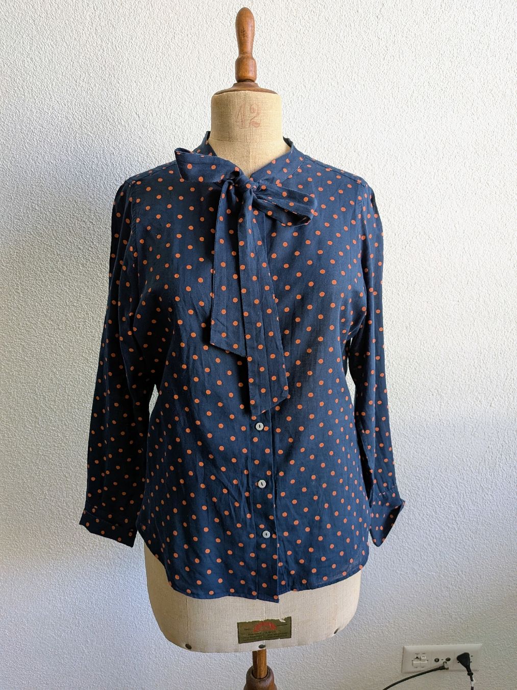 Camicette: Damen Bluse dunkelblau gepunktet – Usato da Lachen SZ venduto da joa_rf9n
