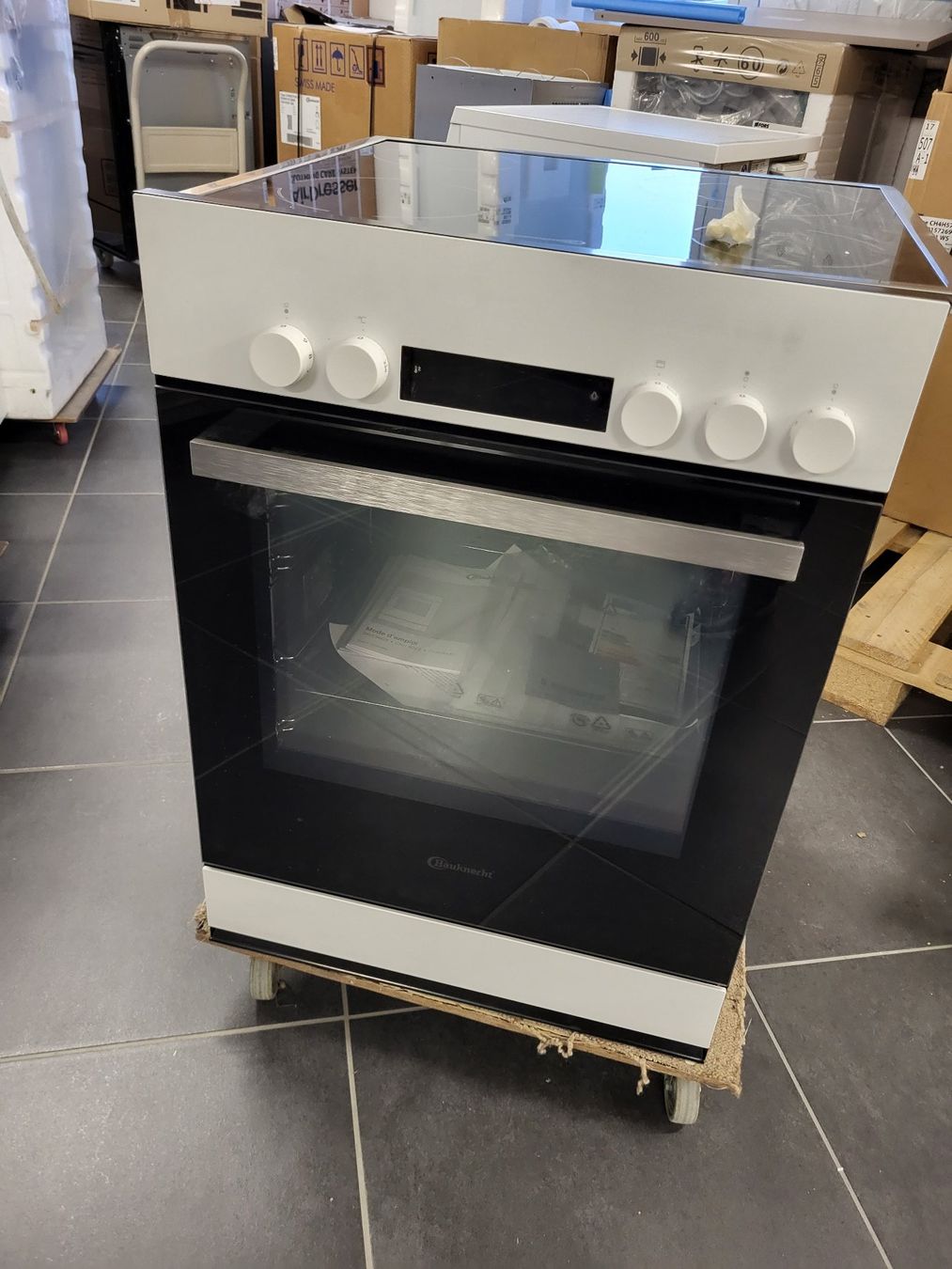V-Zug Cucine: Einbauherd - 55cm und Glaskermik mit Rahmen – Nuovo (secondo la descrizione) da Brunnen venduto da Burger_king