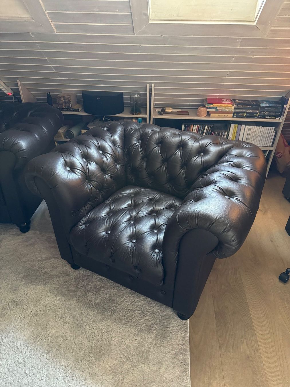 Sofas: Chesterfield Sofa-Set | 2-Sitzer + Sessel | Dunkelbraun – Gebraucht aus Aesch ZH von schimauscha 8